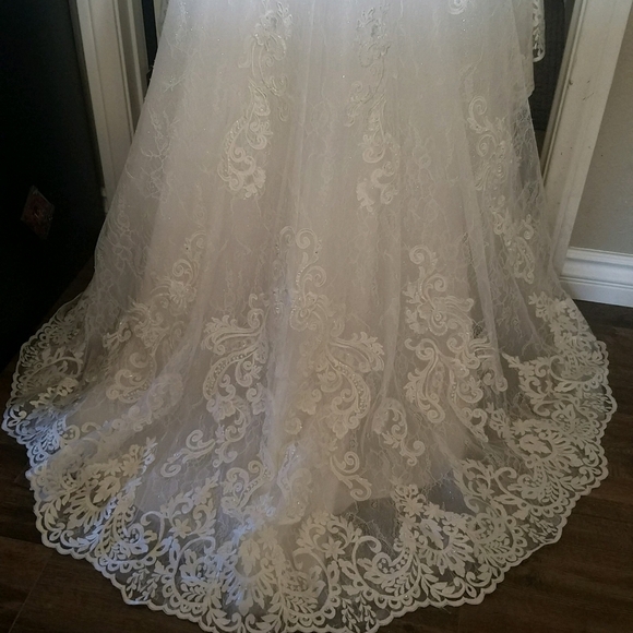 WEDDING GOWN NWT - Picture 4 of 4